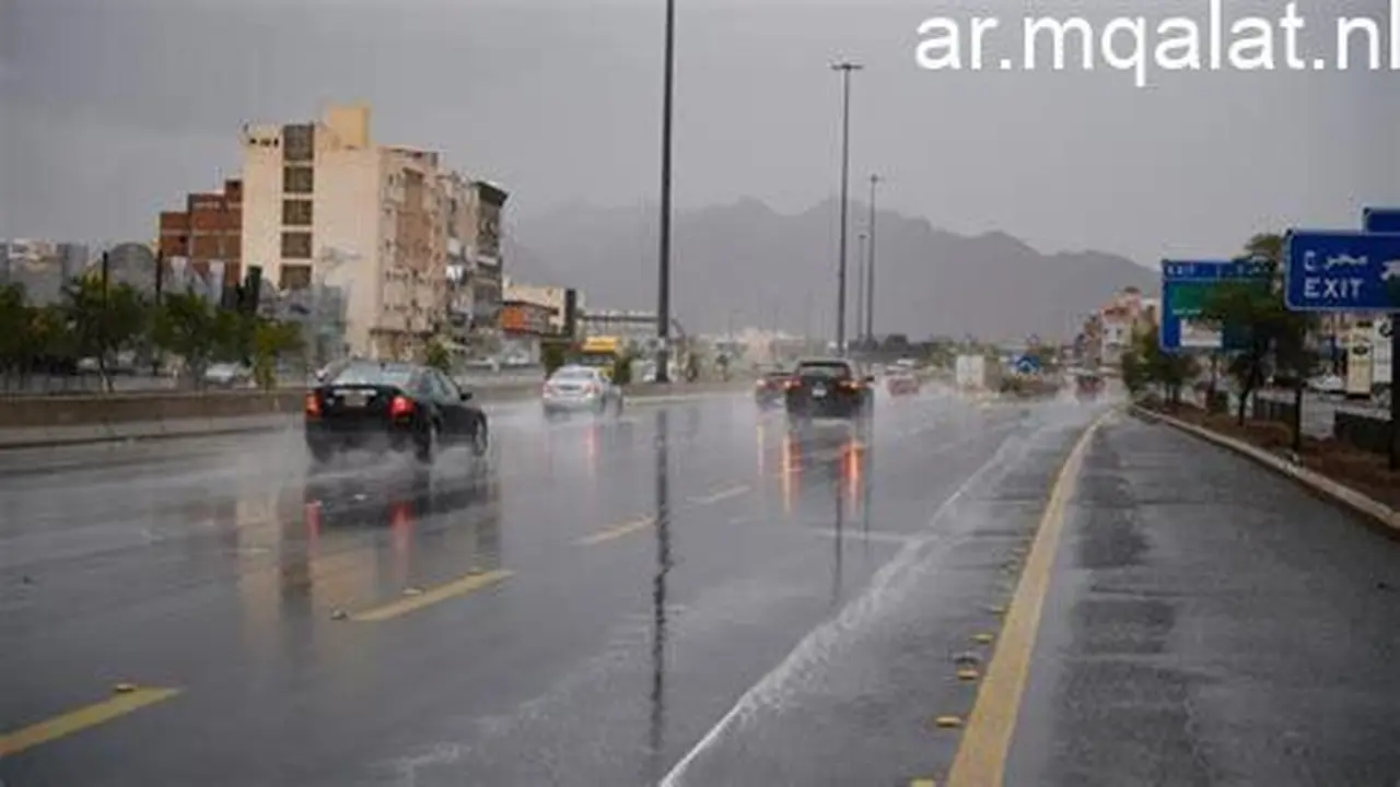 طقس مضطرب يضرب البلاد مع سقوط أمطار متوسطة ورياح مثيرة للرمال